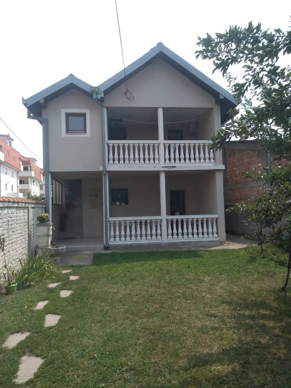 Plavi Apartman Airport Белград Екстер'єр фото